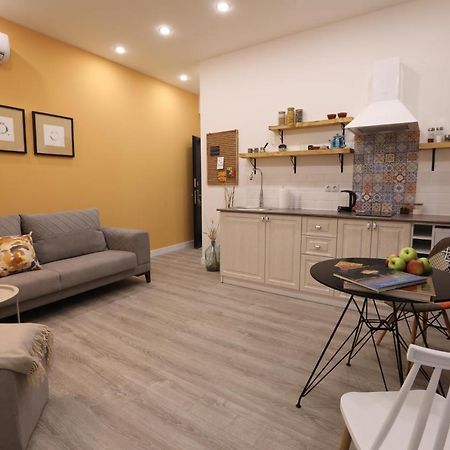 Hotelise I Blue-Poppy Apartment เยเรวาน ภายนอก รูปภาพ