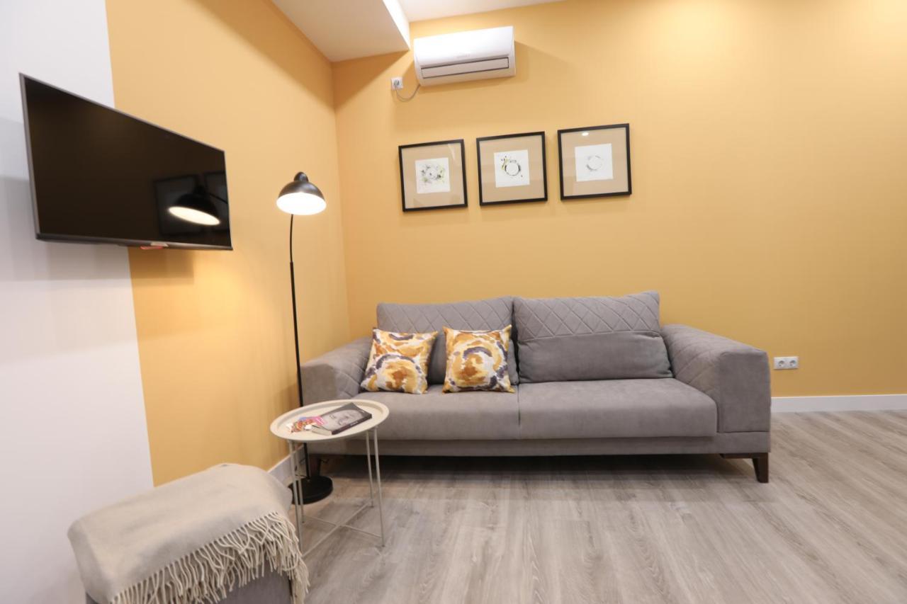 Hotelise I Blue-Poppy Apartment เยเรวาน ภายนอก รูปภาพ