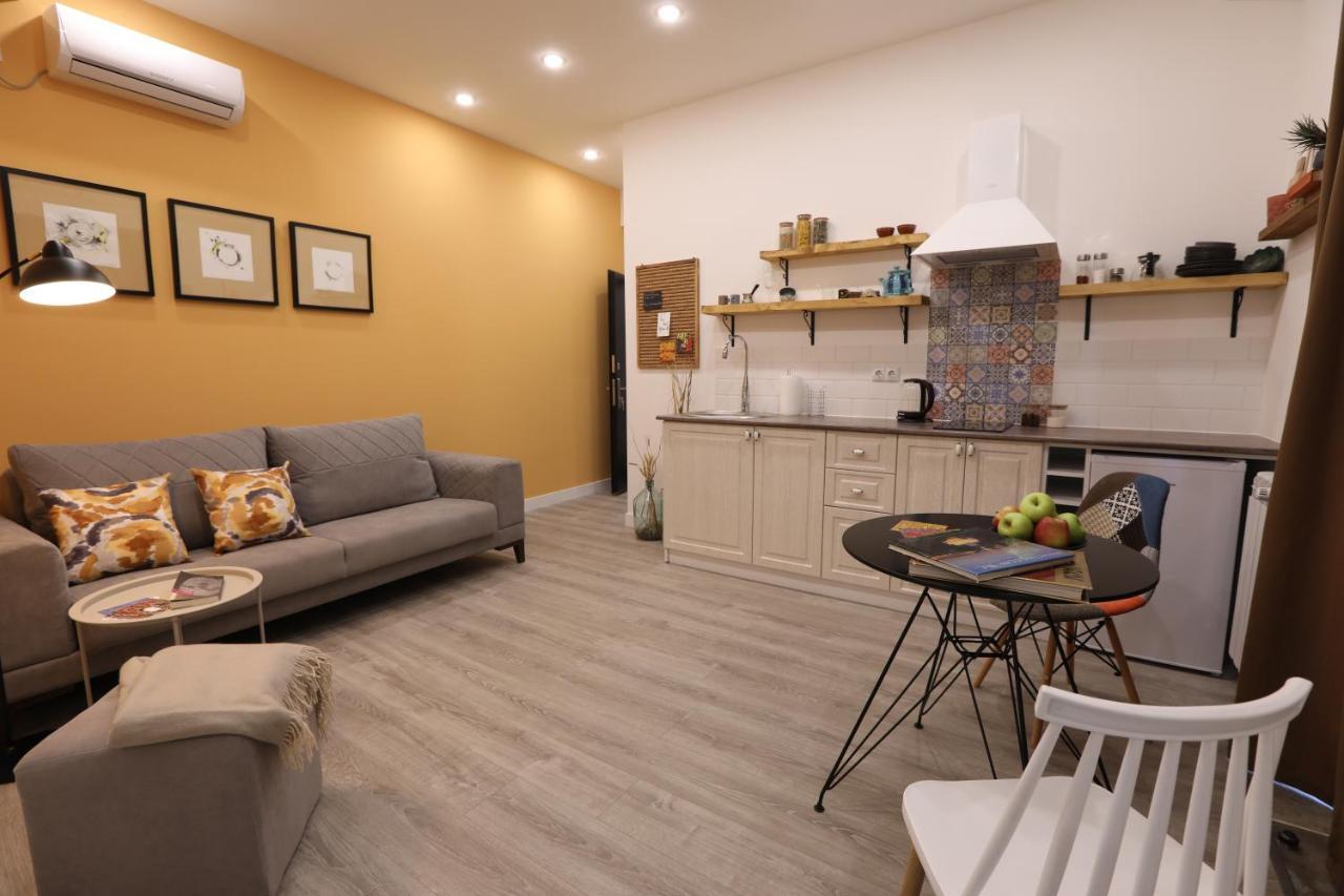 Hotelise I Blue-Poppy Apartment เยเรวาน ภายนอก รูปภาพ