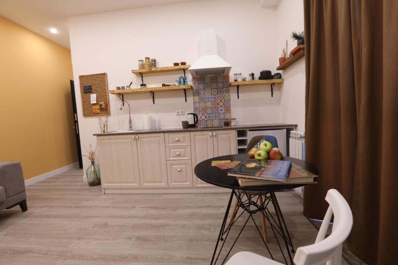 Hotelise I Blue-Poppy Apartment เยเรวาน ภายนอก รูปภาพ