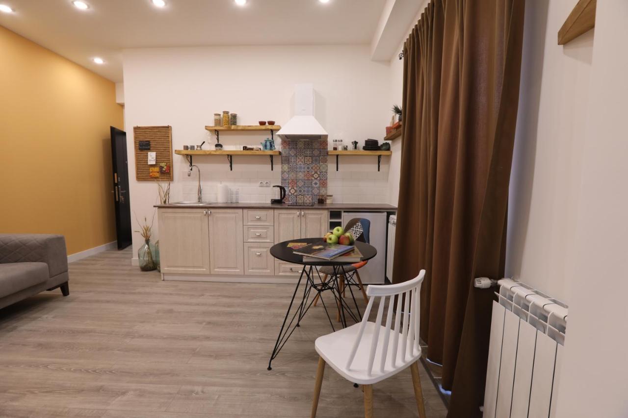 Hotelise I Blue-Poppy Apartment เยเรวาน ภายนอก รูปภาพ