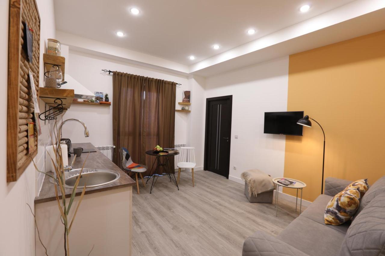 Hotelise I Blue-Poppy Apartment เยเรวาน ภายนอก รูปภาพ