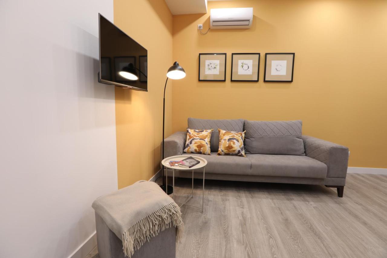 Hotelise I Blue-Poppy Apartment เยเรวาน ภายนอก รูปภาพ
