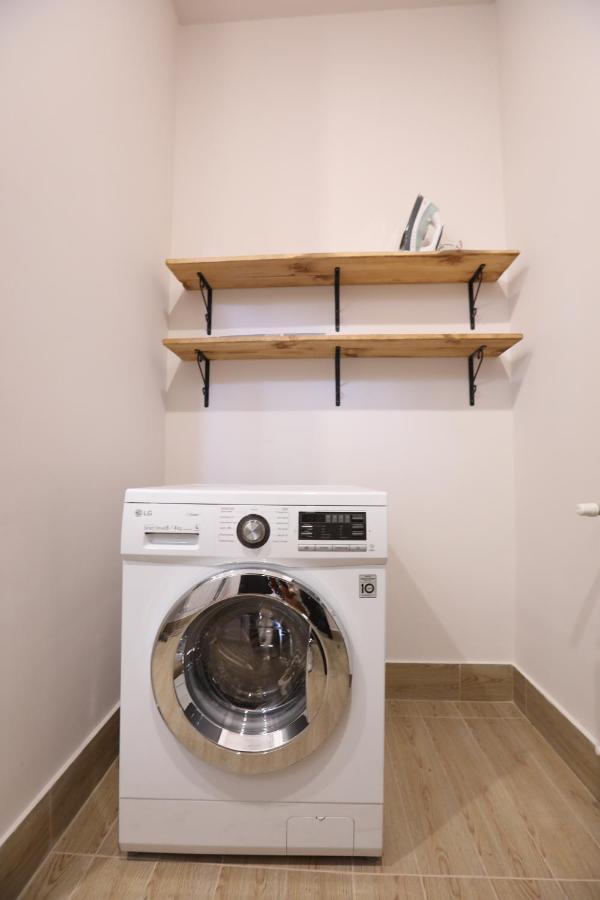 Hotelise I Blue-Poppy Apartment เยเรวาน ภายนอก รูปภาพ